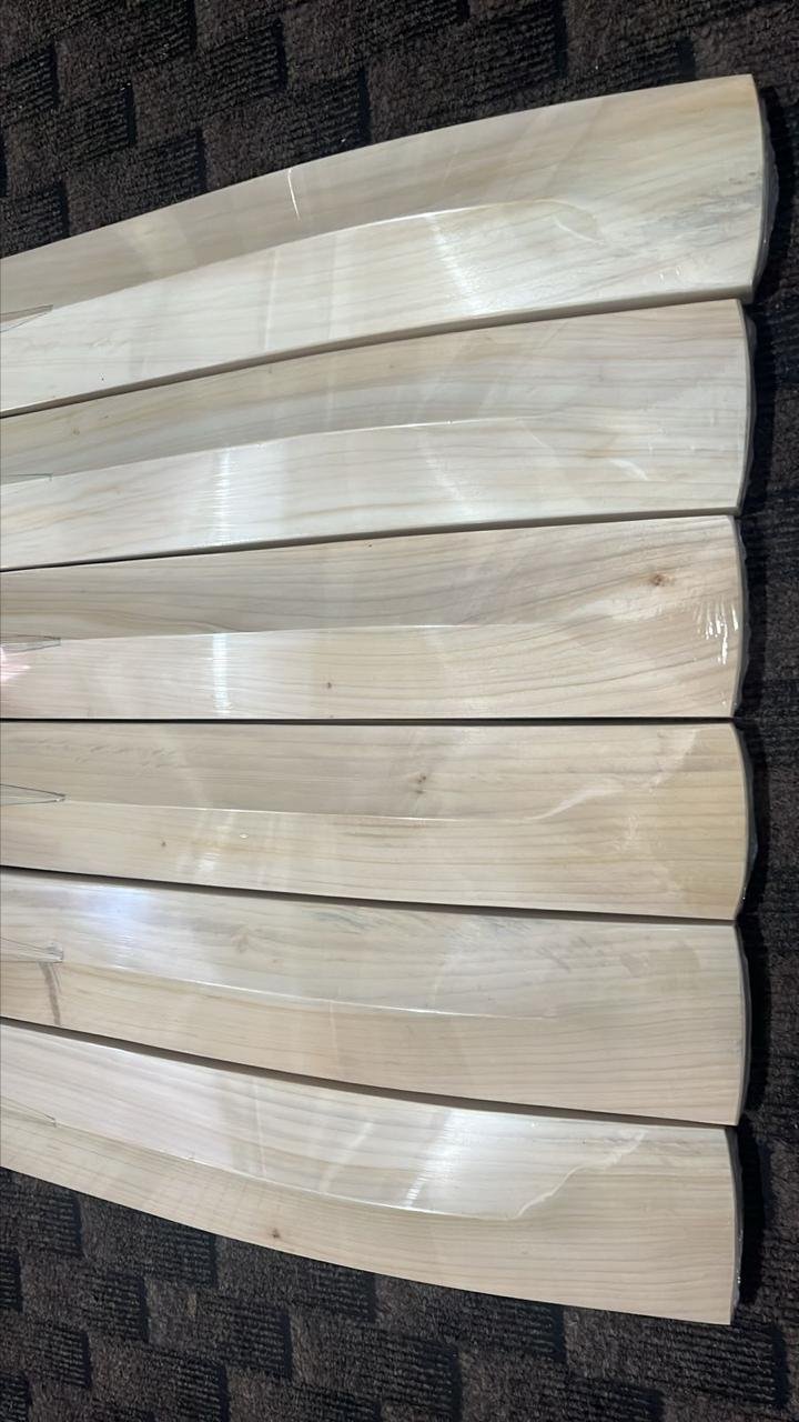 English Willow Cricket Bat - Grade 1 - Image 2